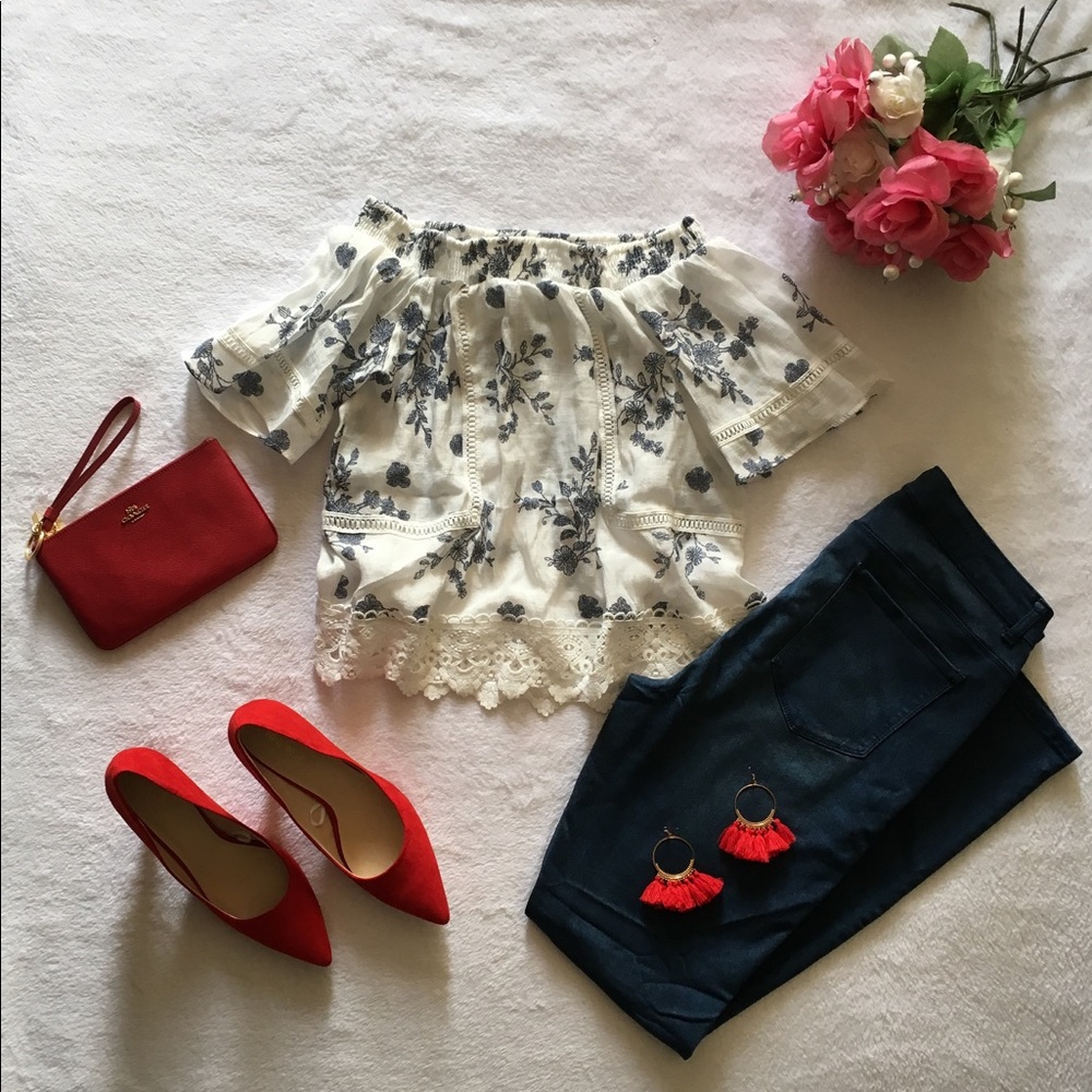 💙💙Beautiful Off-The Shoulder Blouse💙💙